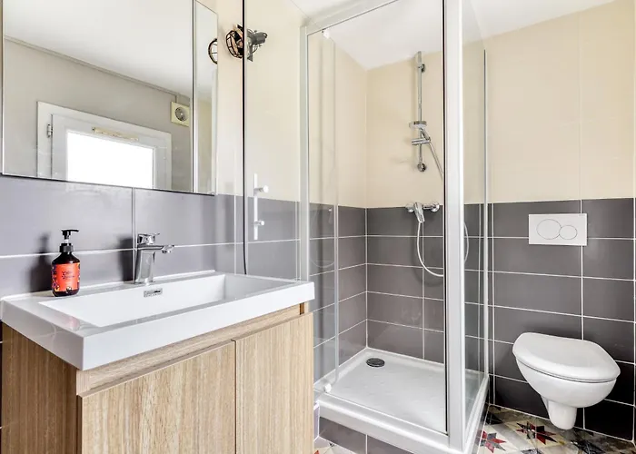 L'emeraude De La Cite - Netflix - Clim - Proche Cite Carcassonne